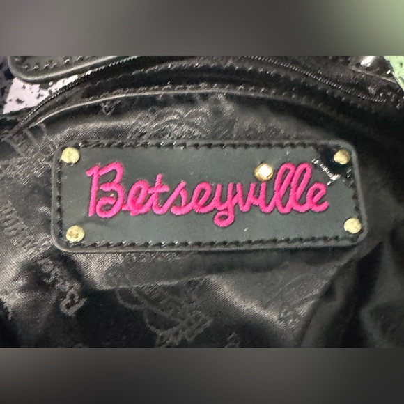 Betsey Johnson “Betseyville” Vintage Ombre Python Print Tote Bag - Picture 11 of 11